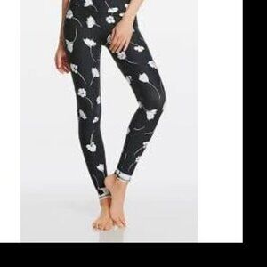 Fabletics Define PowerHold Mid-Rise Flower Crop Leggings Large Athletic Yoga